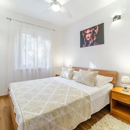 Peters Apartment