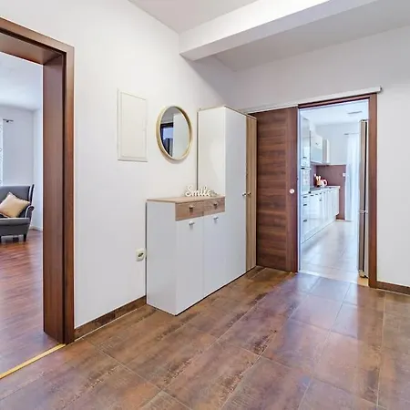 Peters Apartment *